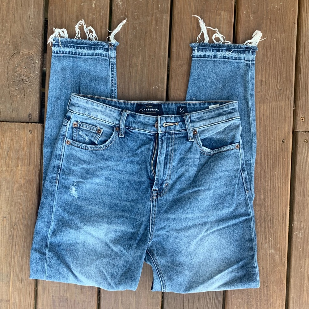 🌟 Lucky frayed hem jeans, size 6!
